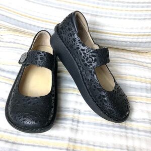 Alegria Paloma Delicut leather Mary Jane shoes embossed leather butterfly Sz 36
